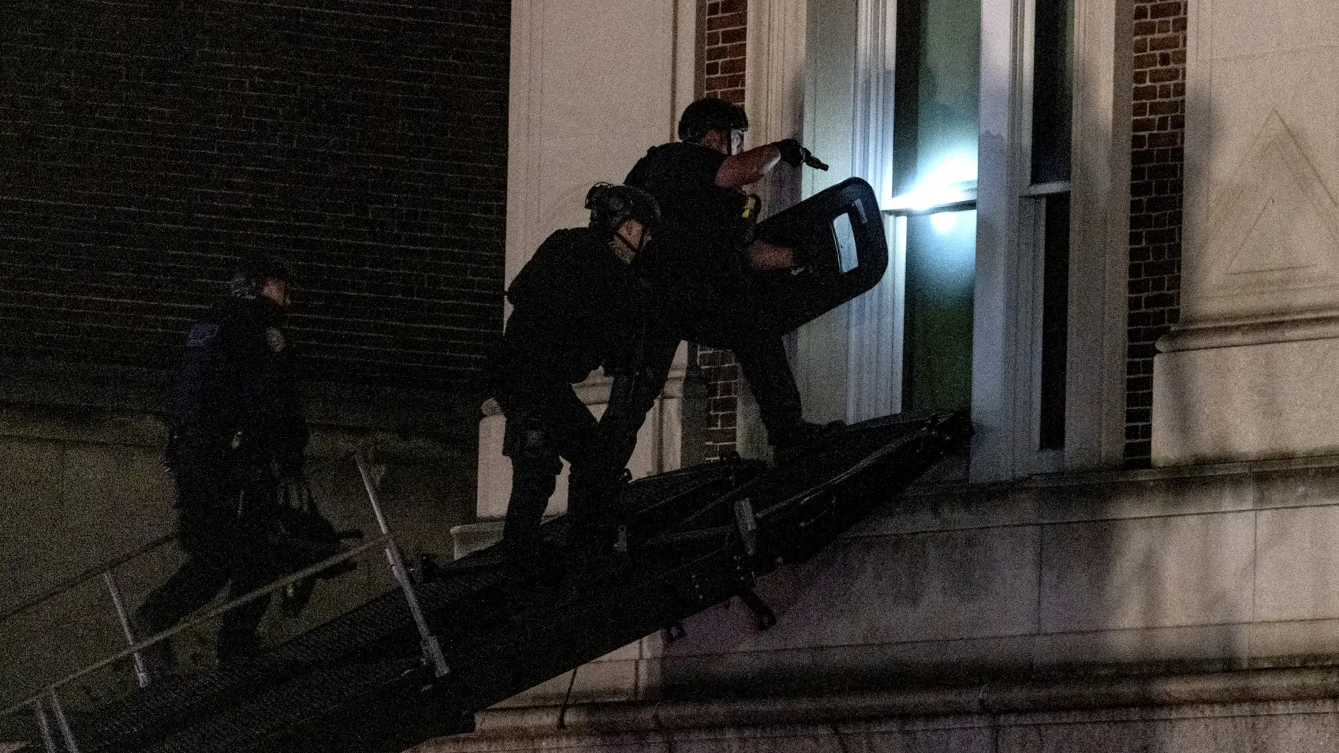 La Policía desaloja el edificio ocupado en la Universidad de Columbia y detiene a los estudiantes propalestinos
