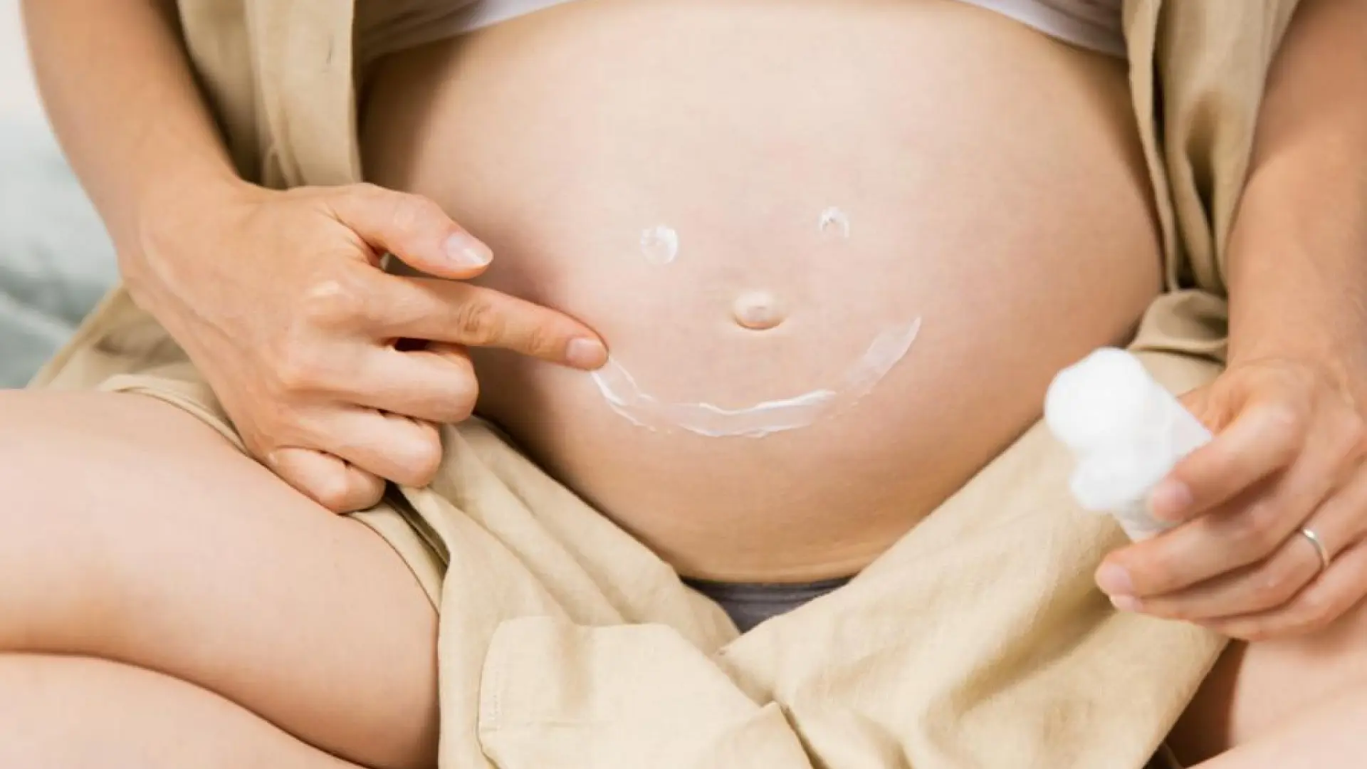 La crema para embarazadas con ingredientes naturales que evita las estrías ¡ahora está rebajada!