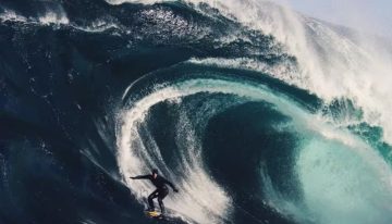 La impresionante ola de seis metros que casi mata a un surfista en Tasmania