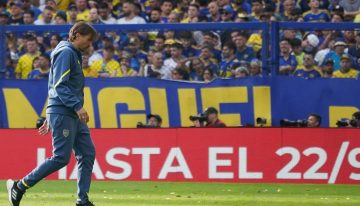 Con la paciencia del hincha colmada, Riquelme decidió estirar la agonía de Martínez en Boca: ¿hasta cuándo aguanta?