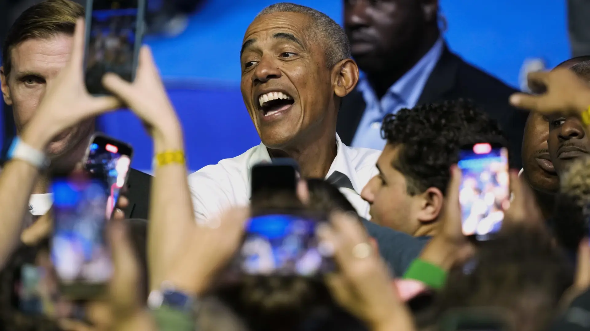 Obama, Springsteen y John Legend unen sus voces contra Trump en un mitin en Filadelfia