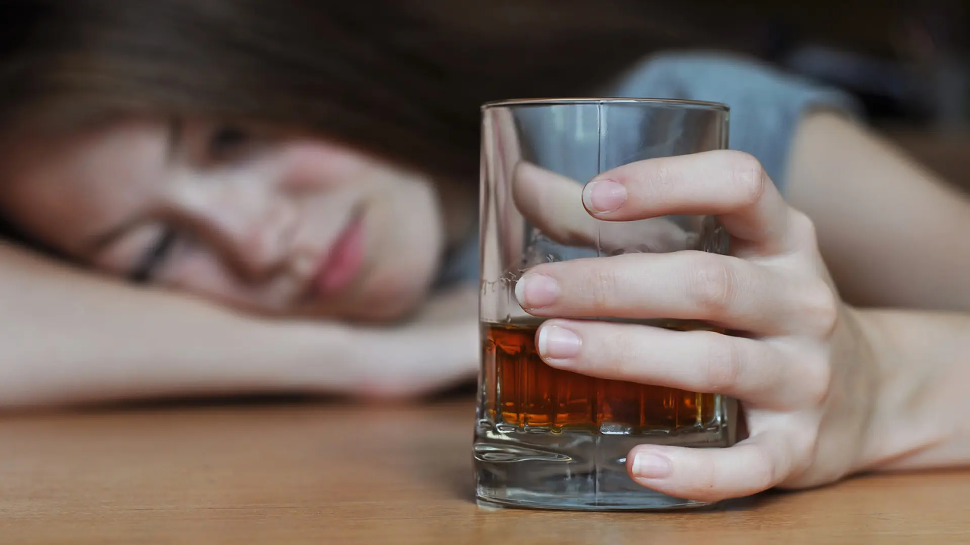 Así se manifiestan los primeros síntomas de alcoholismo según los expertos