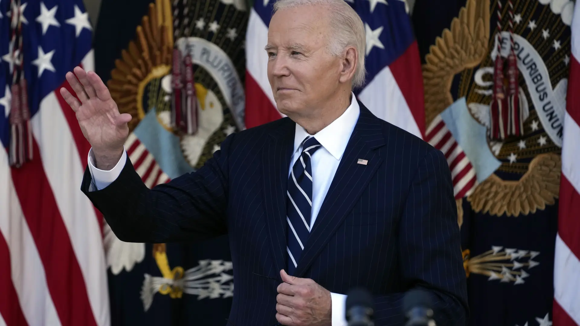 Biden promete una transición pacífica con Trump y pide "bajar la temperatura política"