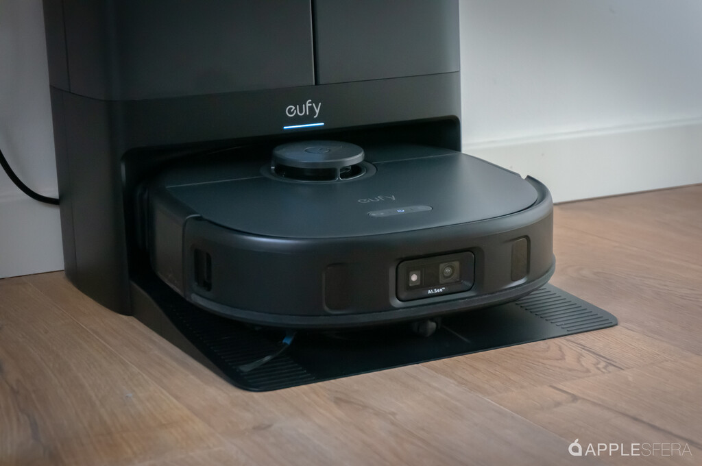 Eufy X10 Pro Omni, análisis: el robot con IA controlado con tu iPhone que aspira, friega... y también se limpia solo