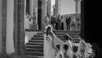 La novia alemana que se casó en Portugal con un vestido inspirado en Elie Saab y Dior