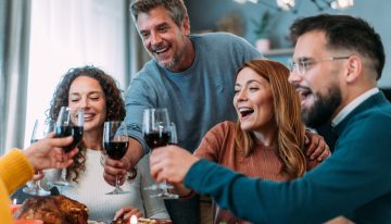 Un buen vino no puede faltar en la mesa de Navidad. Ya seas anfitrión o invitado, asegúrate  de elegir bien