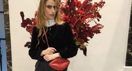 Alejandra Domínguez tiene el bolso más divertido que levanta cualquier look de día y de noche