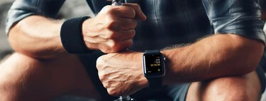 Salir a caminar está muy bien a partir de los 50, pero los expertos recomiendan practicar este ejercicio y puedes mejorarlo con tu Apple Watch