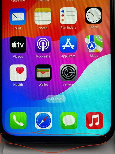 La parte inferior de la pantalla del iPhone 15 Pro max Falso