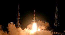 India lanza un cohete para una misión de acoplamiento espacial