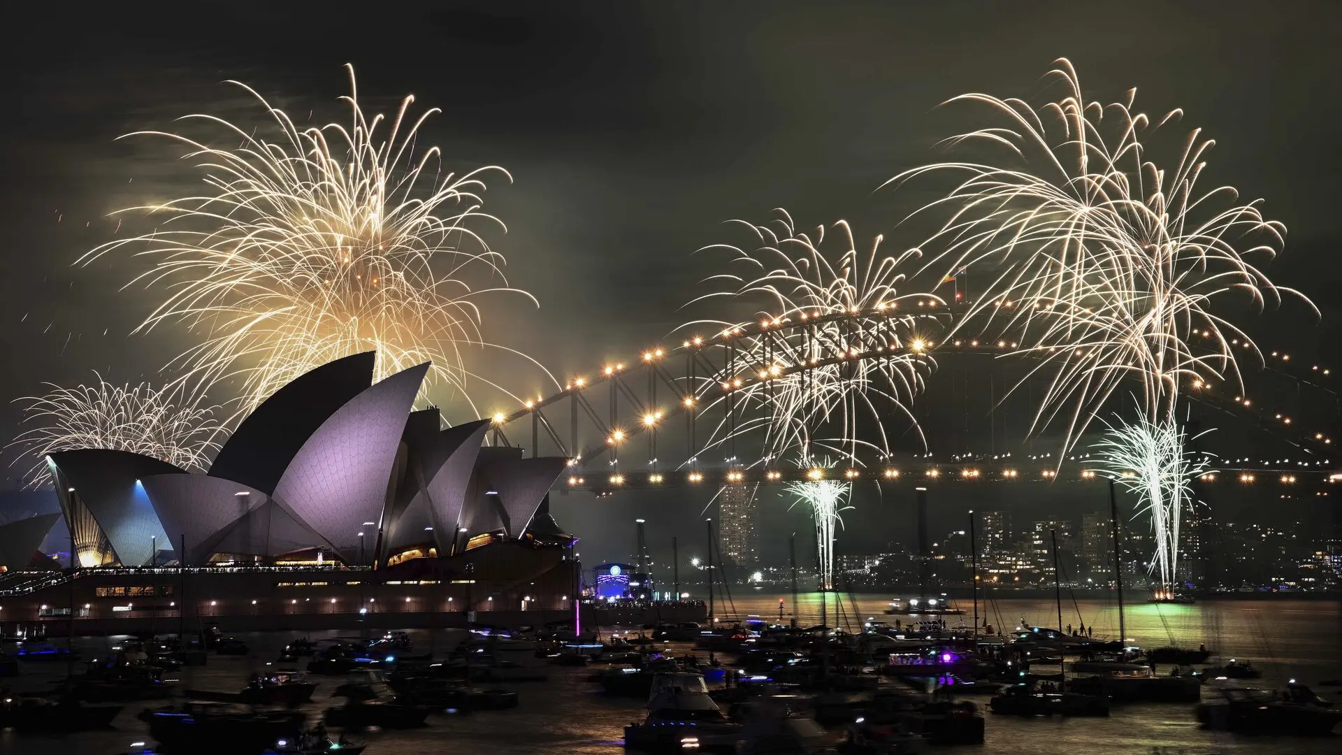 Los habitantes de las islas del Pacífico y los de Australia celebran la llegada del 2025 antes que el resto del mundo