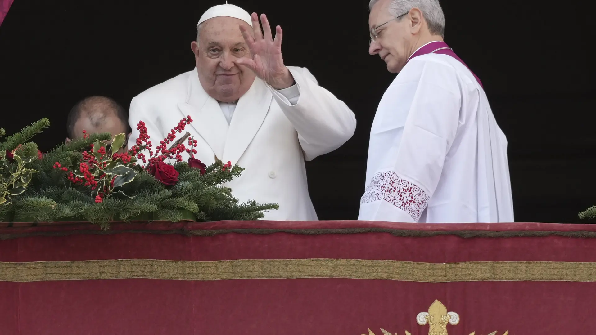 El papa Francisco pide en el mensaje de Navidad que callen las armas y se abran las puertas del diálogo en Ucrania y en Gaza