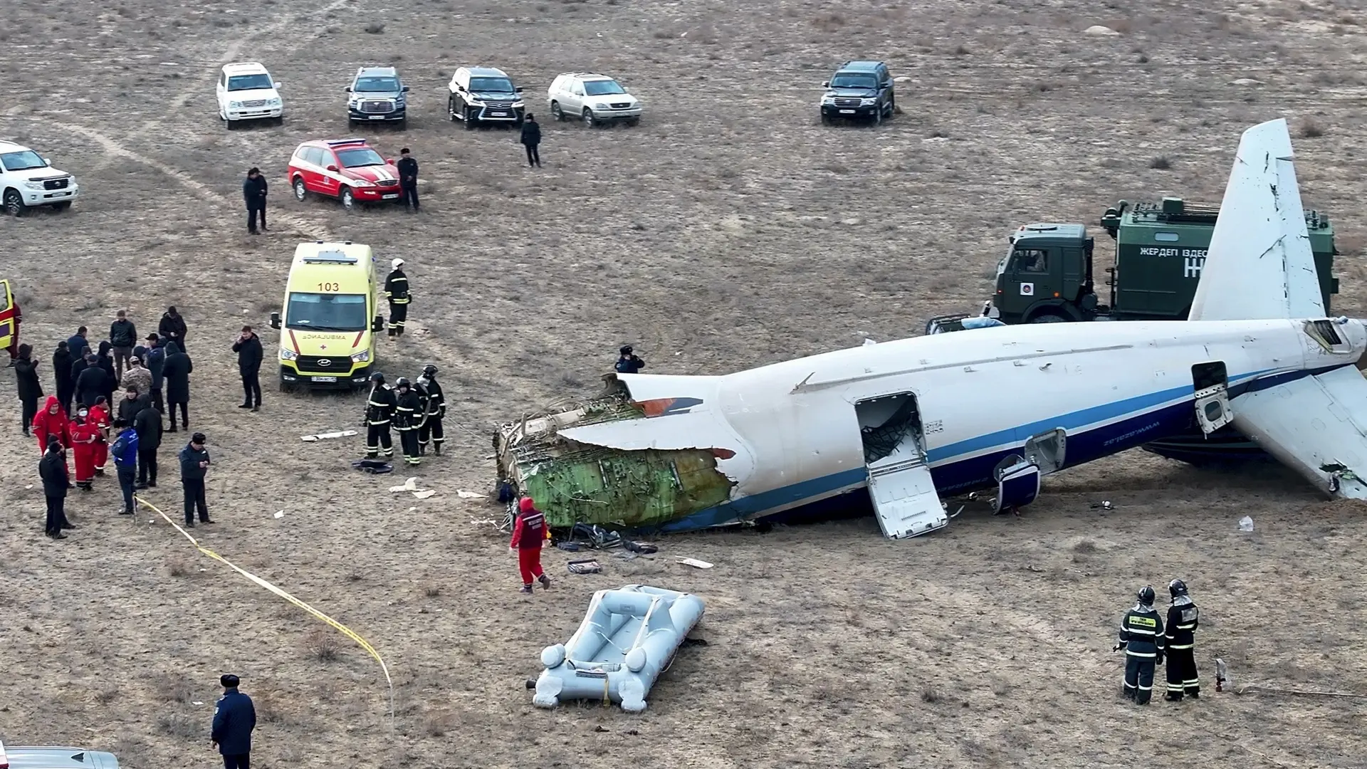 Ucrania señala a Rusia por el accidente de avión en Kazajistán: asegura que la aeronave fue "derribada por la defensa aérea rusa"