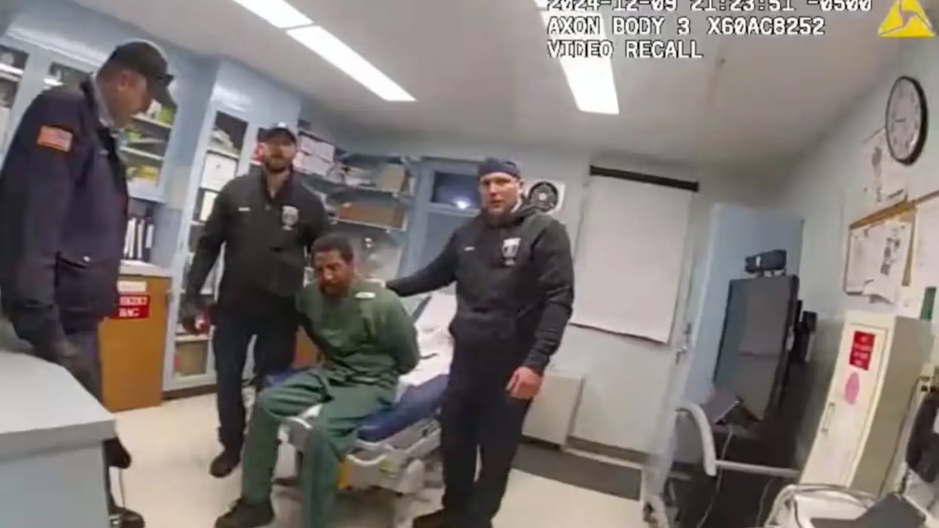 Sale a la luz el vídeo de la paliza de 14 policías de Nueva York a un preso negro que acabó muriendo