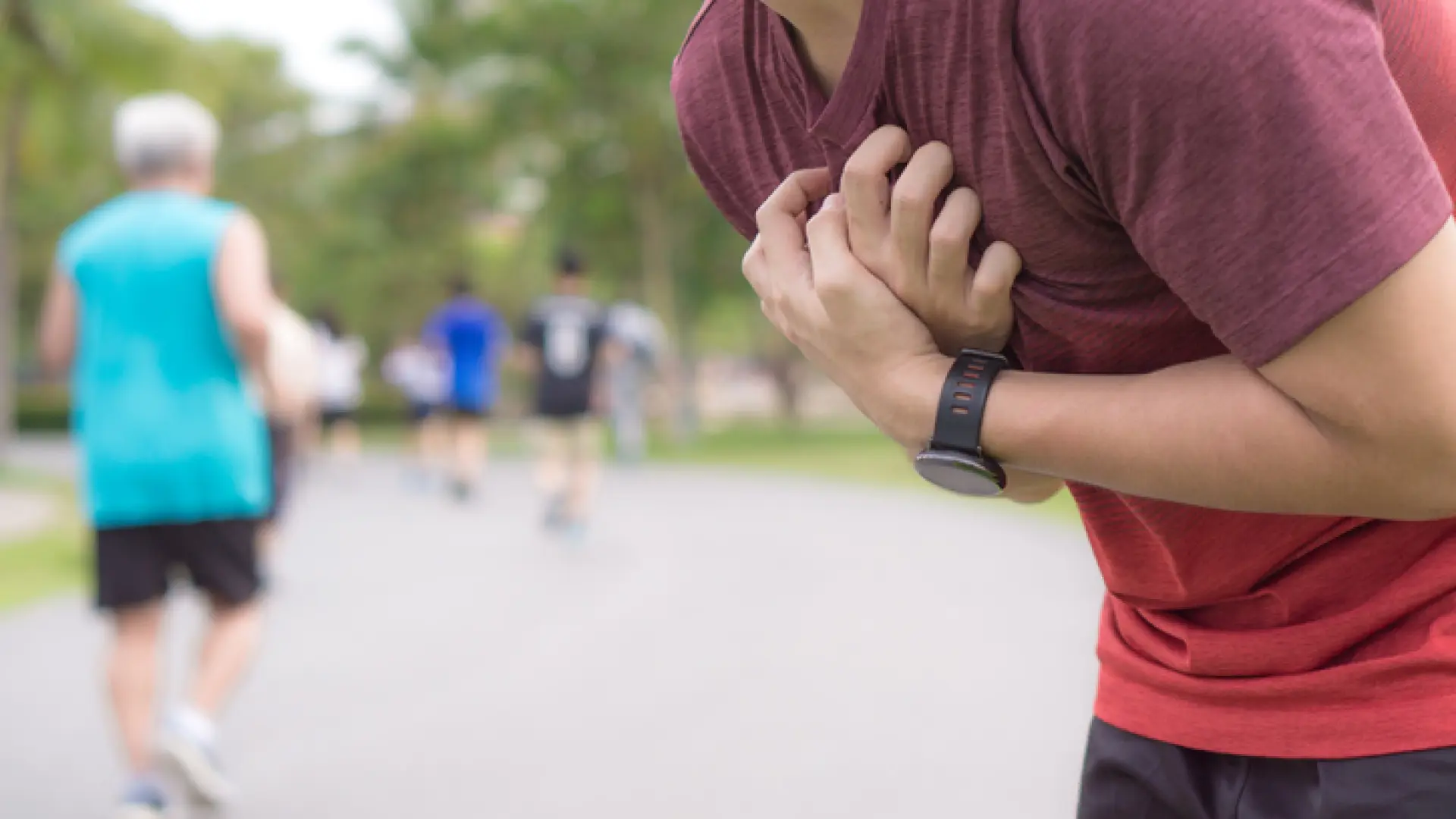 Me duele el pecho al correr: ¿cuáles pueden ser los motivos?