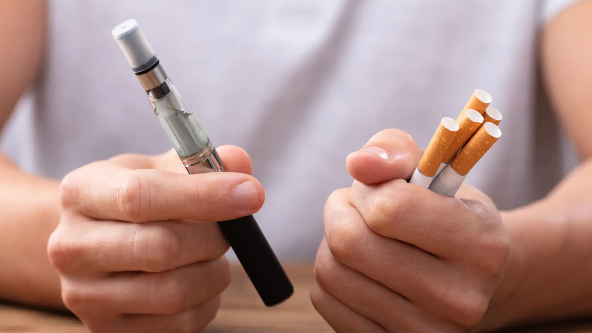 Alertan de que combinar cigarrillos con vapers aumenta hasta 40 veces la probabilidad de cáncer de pulmón