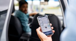 Las letras chiquitas que Uber y DiDi utilizan para cobrar los viajes