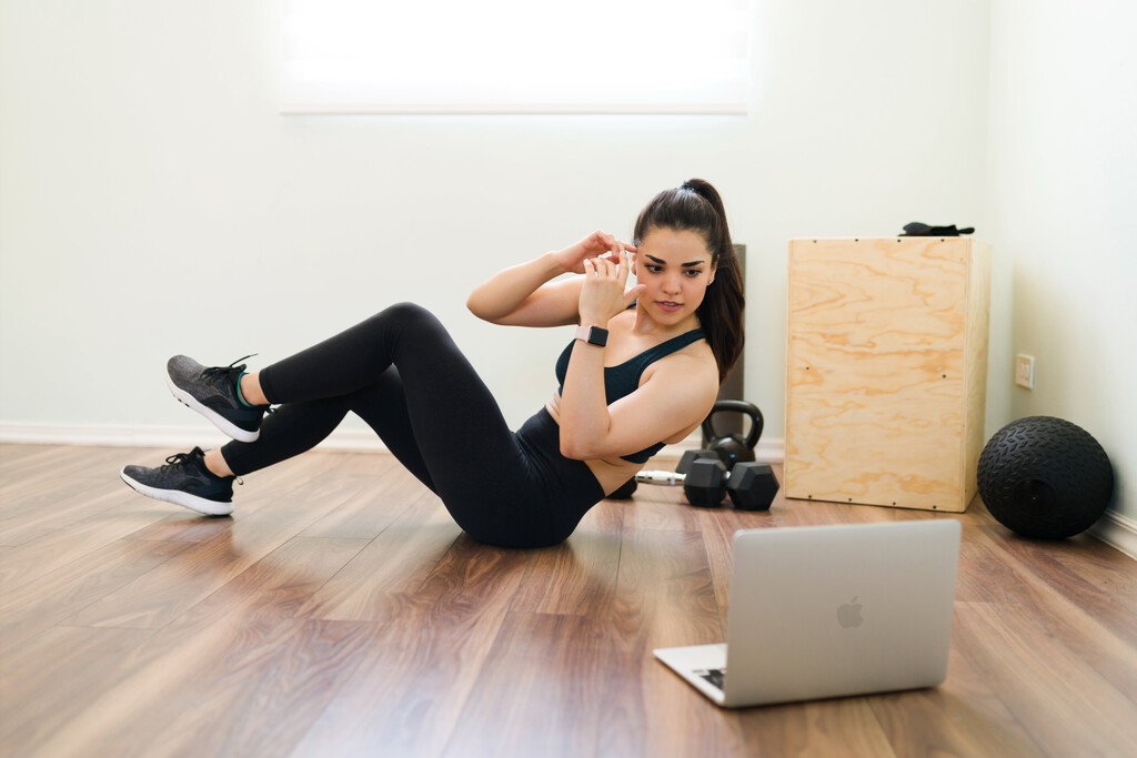 Ni cinta de correr, ni bici estática: este es el entrenamiento con Apple Fitness+ que más adelgaza y con el que seguirás quemando calorías hasta 24 horas después de terminar 