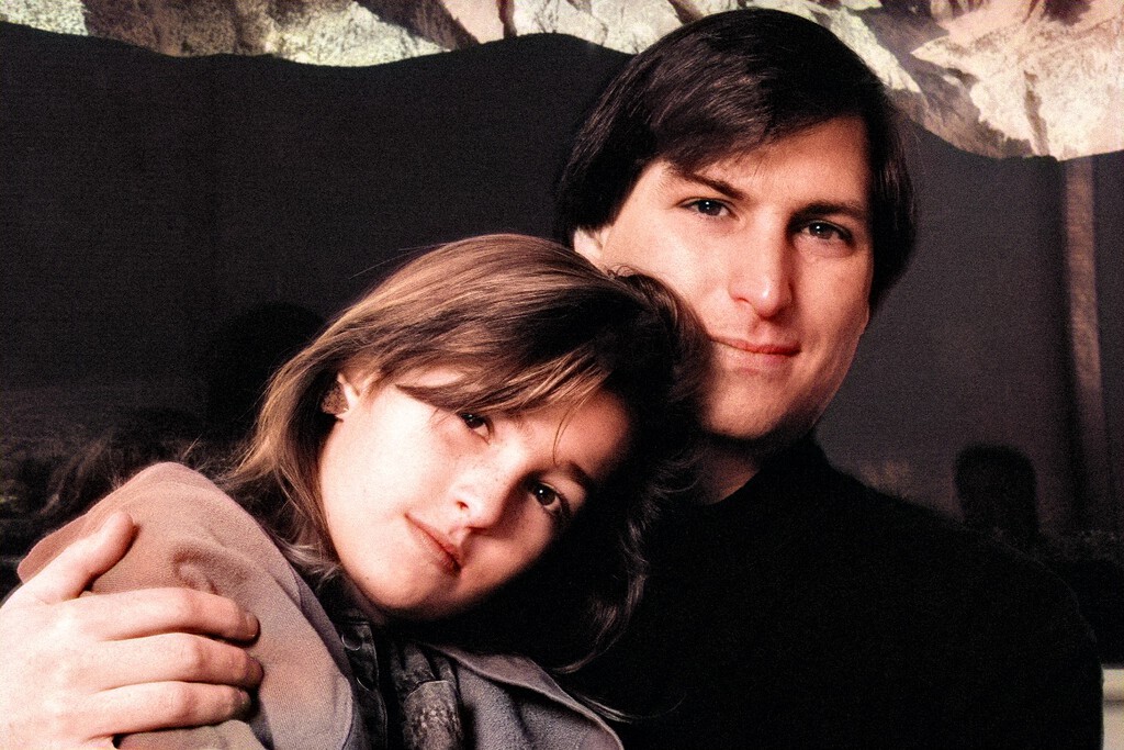 La relación de Steve Jobs con su hija demostró su dificultad para mostrar sentimientos. Los psicólogos creen que es propio de quienes han escuchado estas cinco frases 