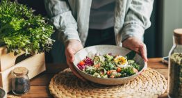 Luis Zamora, nutricionista: «La mejor manera de perder peso es no hacer nada especial y volver a comer bien»