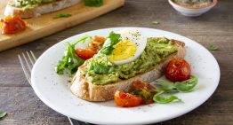 Los desayunos saludables favoritos de los nutricionistas (y la mejor hora para tomarlos)