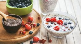 El desayuno con fruta que me ayuda a estar menos hinchada y a tener la piel más luminosa