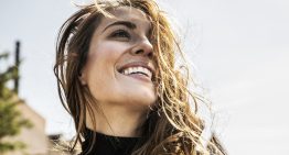 5 claves para crear momentos de felicidad según la neurocientífica Nicole Vignola: «Cocinar o levantar pesas te hace más feliz que ver una serie»