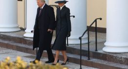 Los mensajes en el look de Melania Trump para la investidura: marca americana y un polémico sombrero