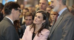 La reina Letizia se va de rebajas a Zara y encuentra esta chaqueta por menos de 20 euros que ha estrenado en FITUR