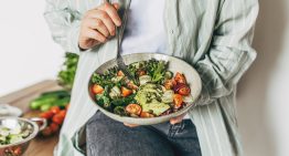 Paula Martín Clares, farmacéutica y nutricionista: «Las zanahorias y el brócoli ayudan a prevenir las canas»