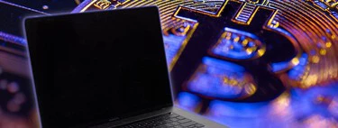 El MacBook Pro de un agente federal contenía las claves para confiscar 3.600 millones de dólares en bitcoins robados. Así fue como acabó en el Smithsonian  