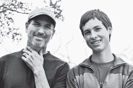 Steve Jobs y uno de sus hijos