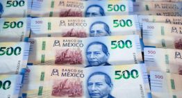 Peso mexicano se aprecia en mercado cauteloso sobre aranceles de Trump