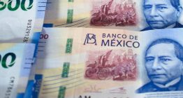 El peso mexicano cedió terreno frente al dólar al cierre de semana