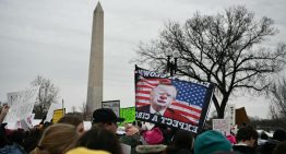 Miles marchan en Washington en contra de Donald Trump