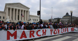 Activistas antiaborto se manifiestan en Washington alentados por Donald Trump