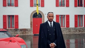 El elegante look que eligió Lewis Hamilton para su primer día de trabajo en Ferrari: «Cumplo el sueño de correr de rojo»