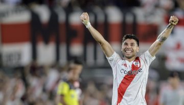 La noche en que todos fueron Montiel en el Monumental: crónica del regreso a casa de un campeón del mundo que se puso el traje de bombero