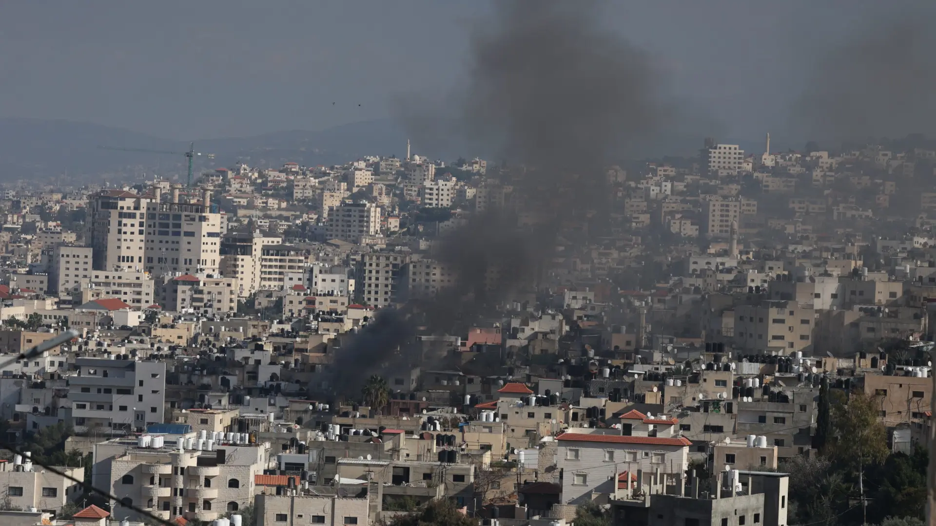 Israel mantiene sus tropas en Líbano más allá del alto el fuego y continúa con su operación militar en Cisjordania: hay 12 muertos