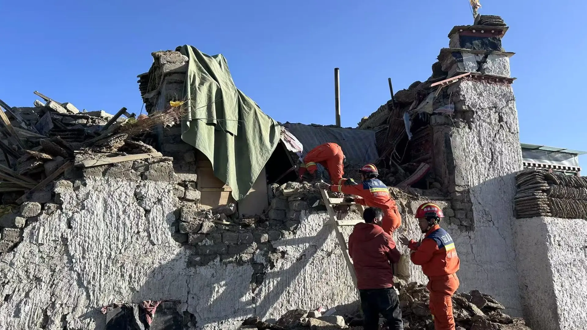 Al menos 53 muertos tras un fuerte terremoto de magnitud 6,8 en la región china del Tíbet