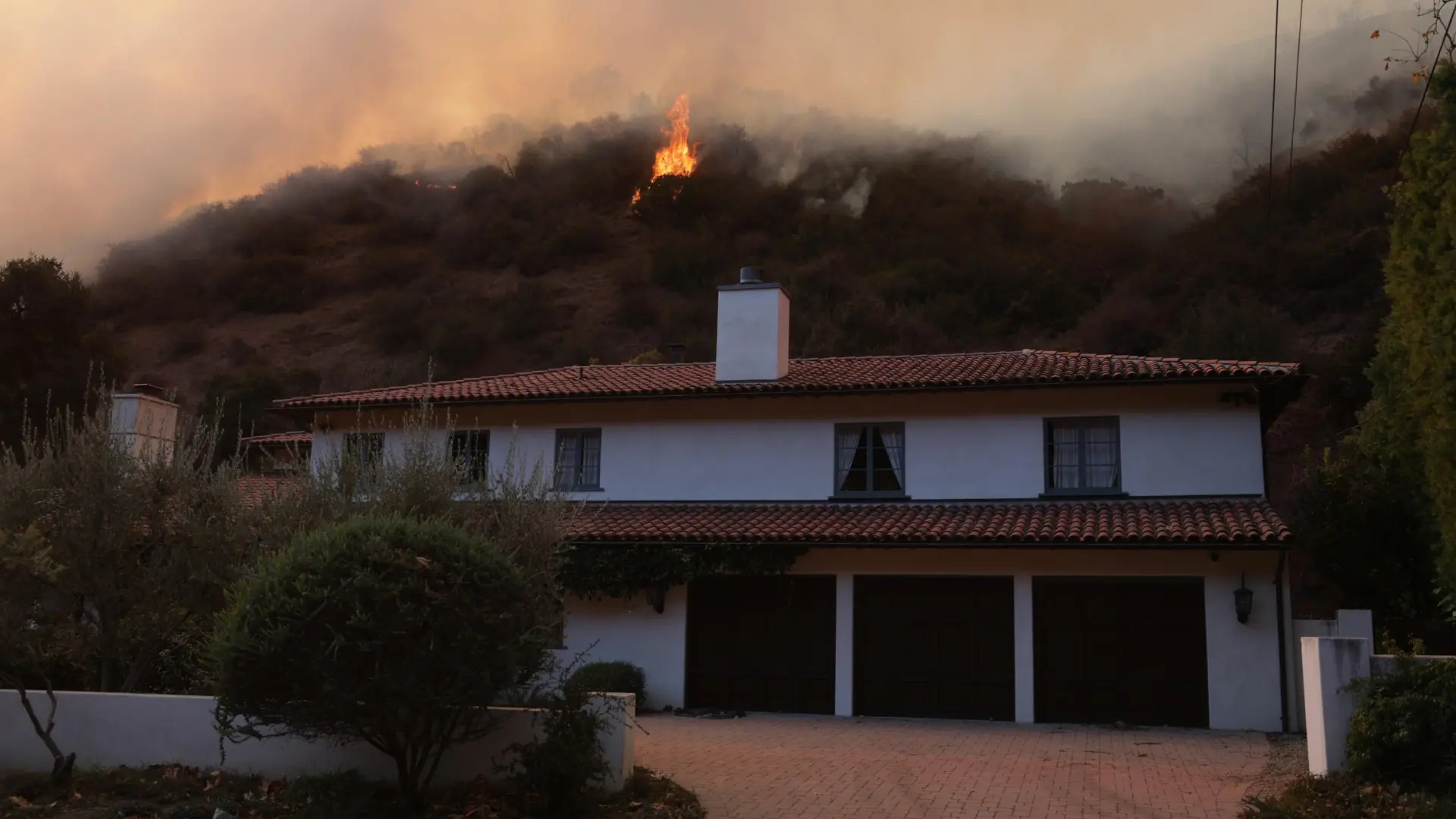 Ascienden a 16 los muertos por los incendios forestales en Los Ángeles