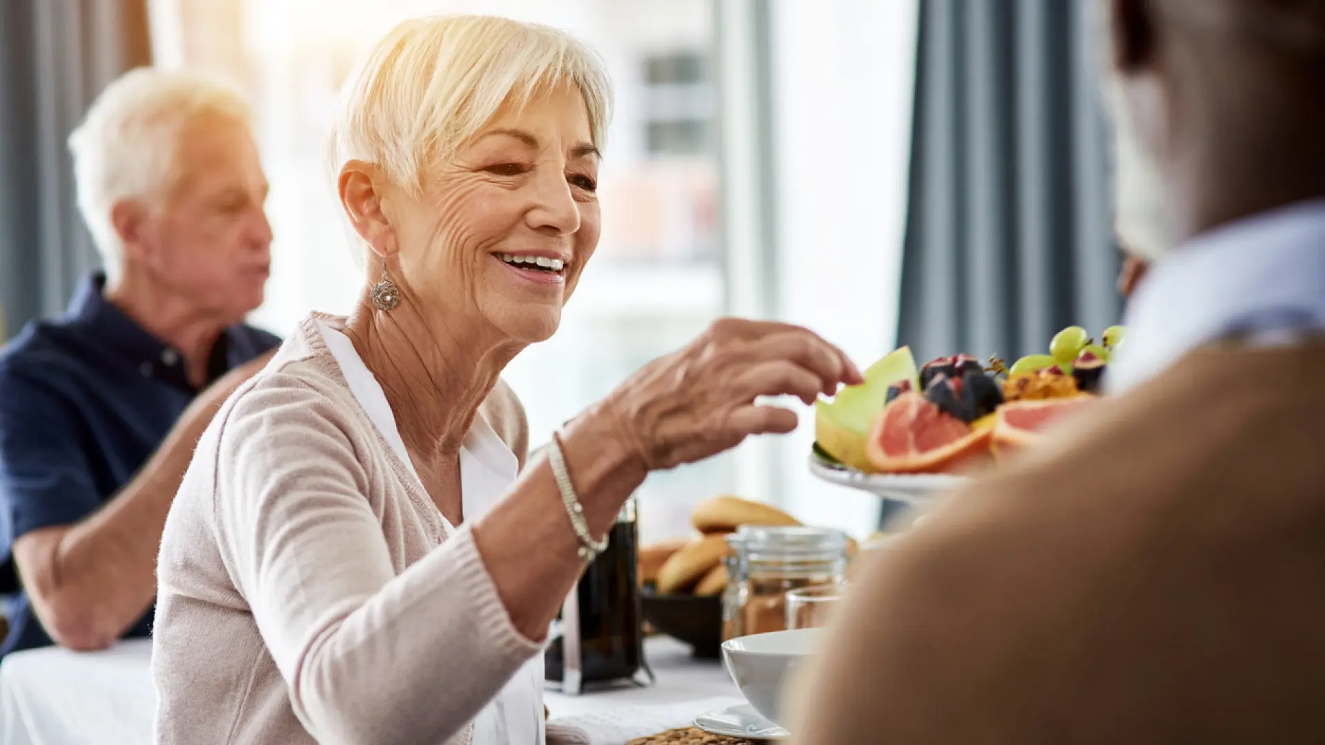 El hábito alimentario que suelen seguir los centenarios y que recomienda un experto en envejecimiento