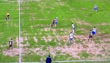 La cancha de Vélez, el primer gran papelón del torneo para el fútbol argentino: estaba en muy mal estado y generó mucho repudio en las redes