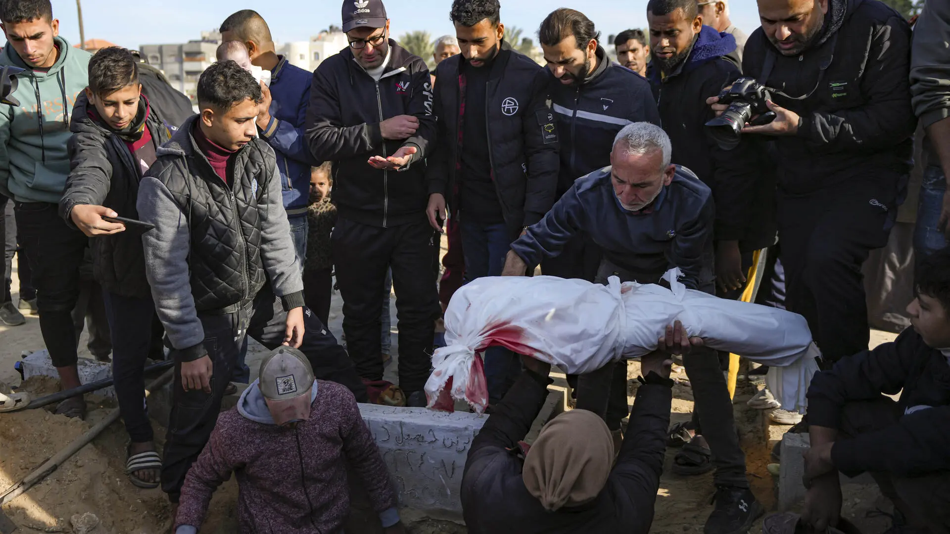 Israel y Hamás, "más cerca que nunca" de un acuerdo para un alto al fuego de varias semanas que incluye la liberación de rehenes