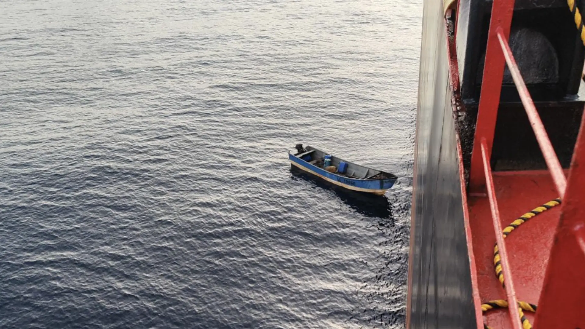 Rescatan a dos náufragos panameños que llevaban ocho días a la deriva en el océano Pacífico