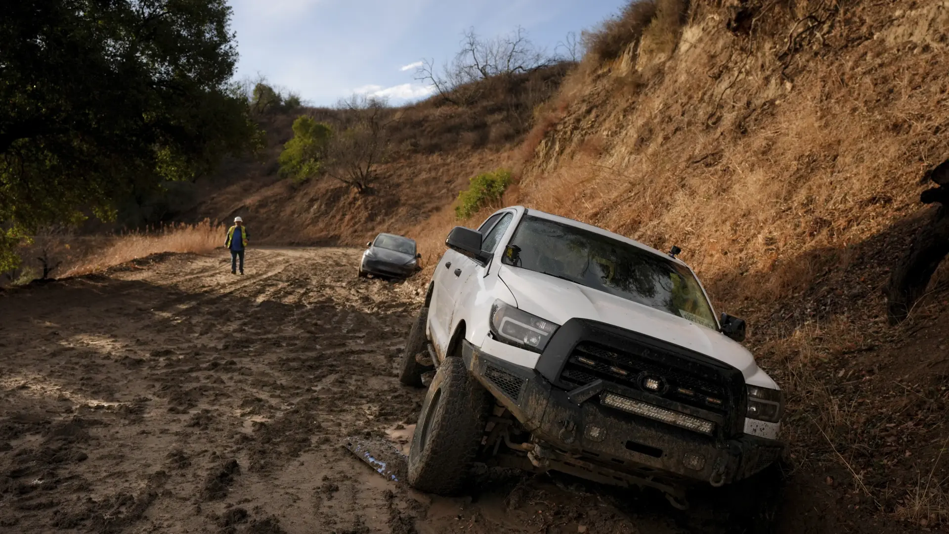 Las lluvias apagan los fuegos en Los Ángeles, pero elevan la alerta por inundaciones