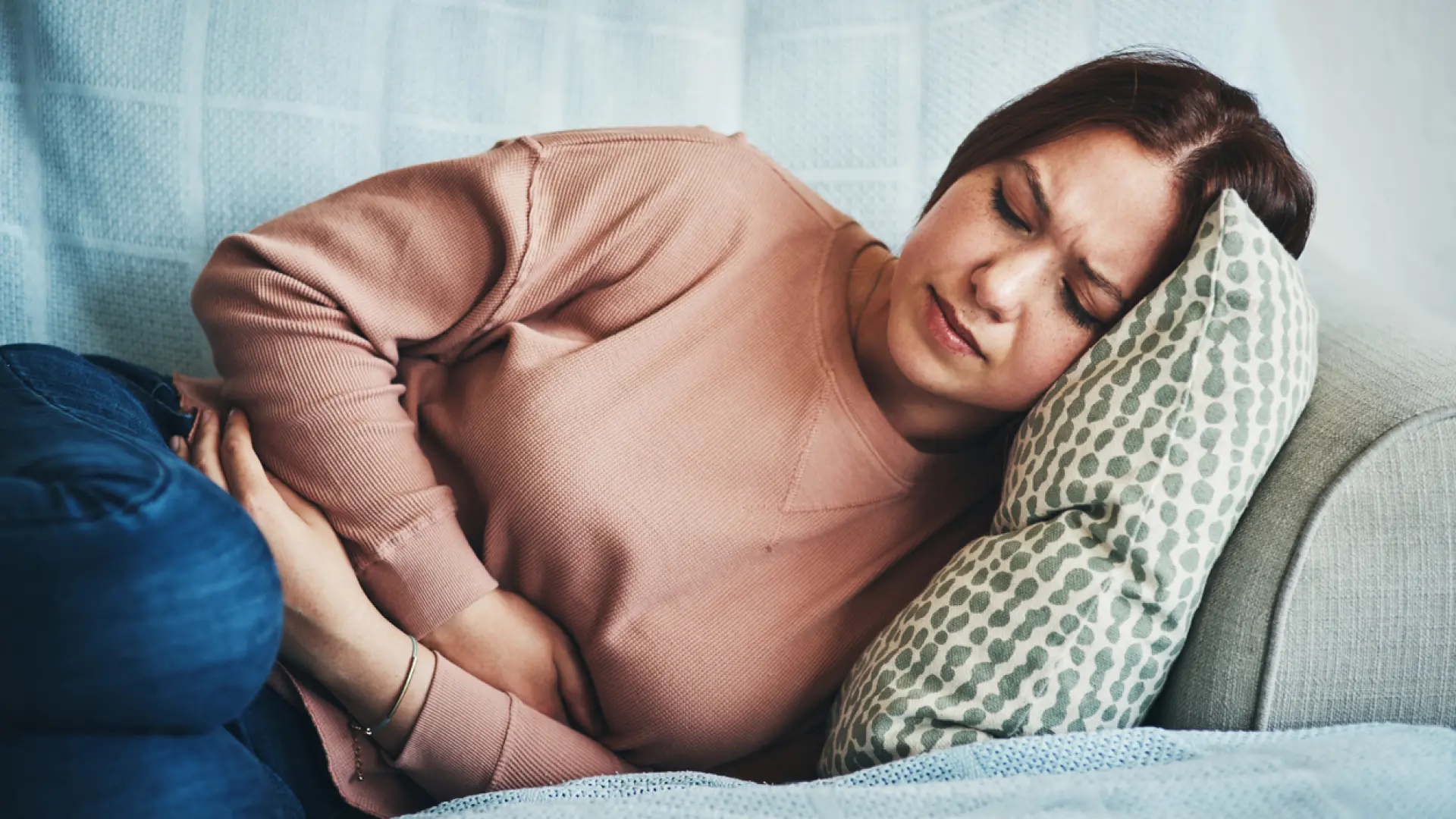 El norovirus sigue creciendo en España: los dos primeros síntomas a los que prestar atención según los médicos