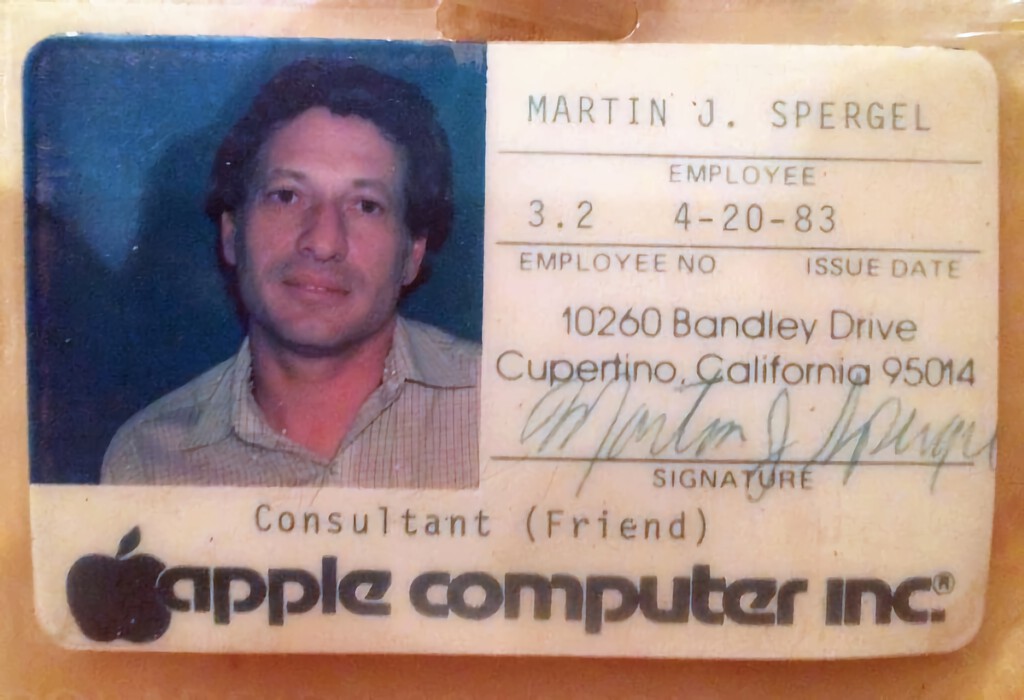 Quién era el misterioso empleado 3.2 de Apple, el amigo de Steve Jobs que recibió un carnet especial aunque nunca llegó a trabajar dentro 