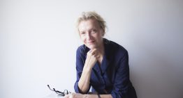 Elizabeth Strout, escritora: «Estoy aterrada con lo que está pasando, al despertar lo primero que hago es ver qué ha hecho Trump esta vez»