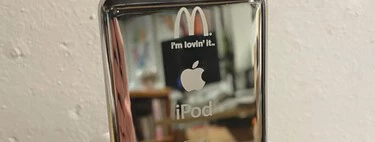 Cuando lo vi no podía creérmelo: ¿qué hace un logo de McDonald’s en la parte trasera de un iPod? 